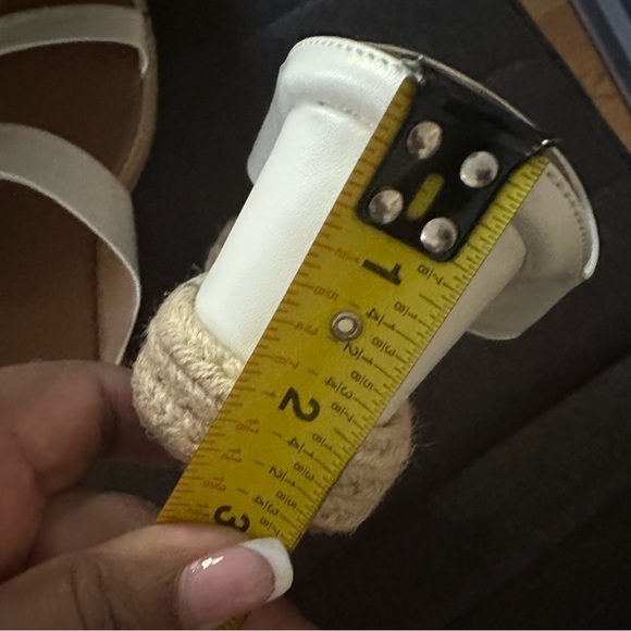 •HP•TWICE CHIC WHITE ESPADRILLE WEDGE SANDALS•11• - Picture 5 of 16